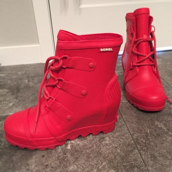 red sorel rain boots